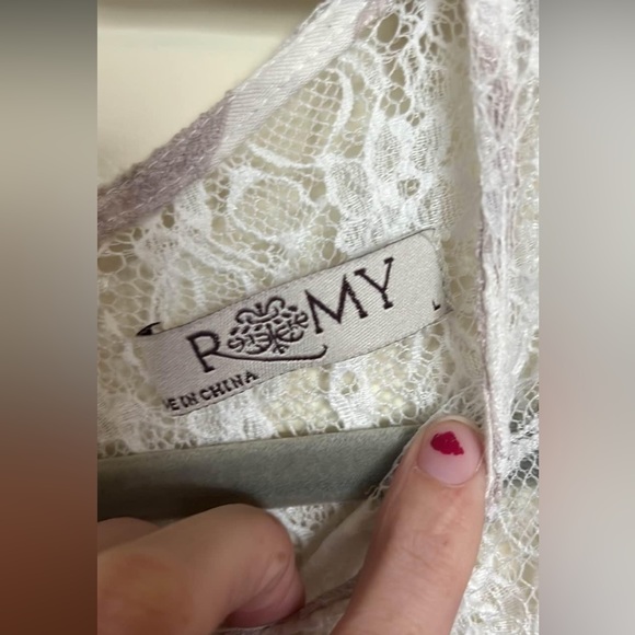 Sheer Lace Romy Blouse 🌼 - Picture 2 of 4